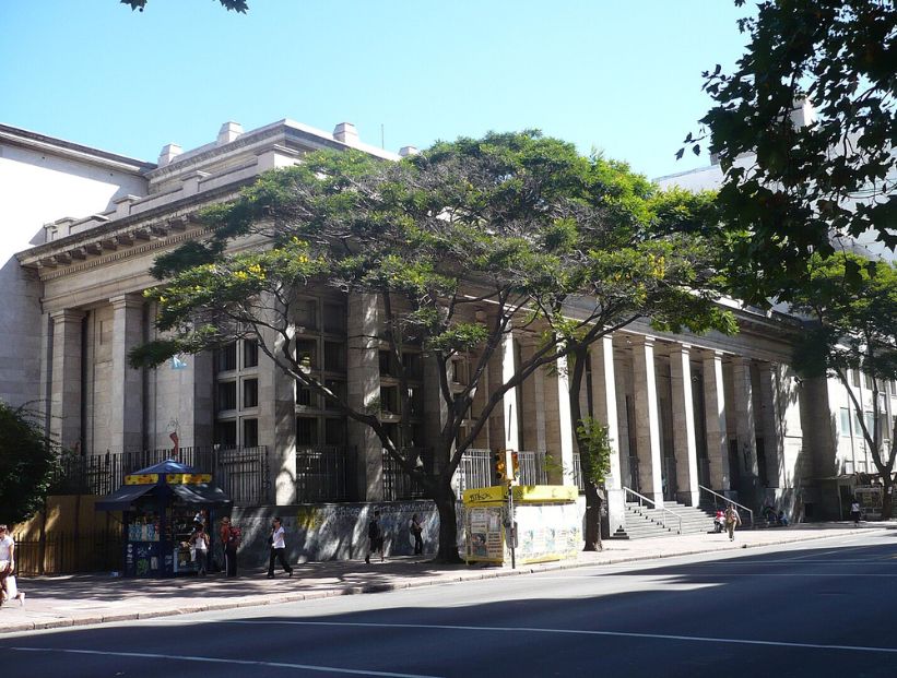 biblioteca-mas-grande-de-uruguay