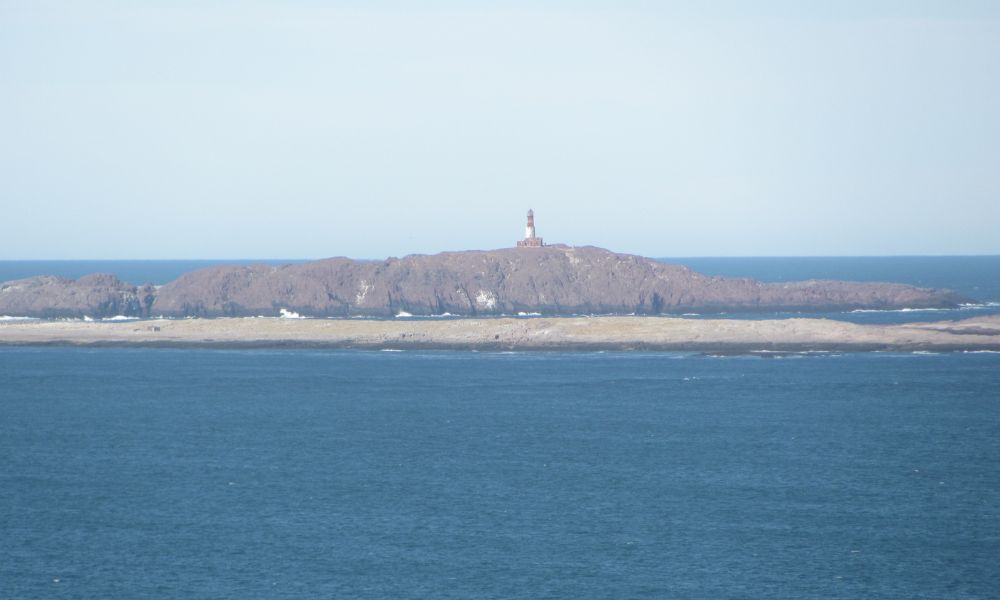 Vista panorámica del faro Isla Pingüino.